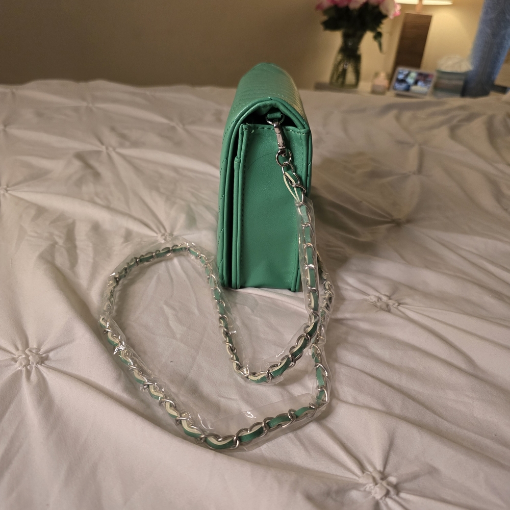 Badgley Mischka Emerald Quilted Crossbody Bag - Picture 3 of 6